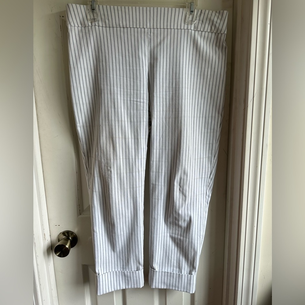 Cropped white pants w/black stripes.